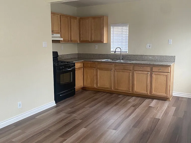 1336 E Hellman St #8A — Photo 3