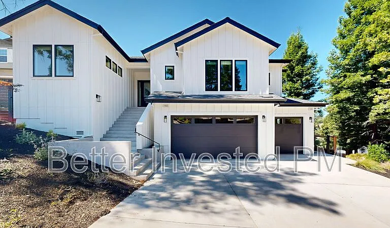 1900 Lyon Ct — Photo 1