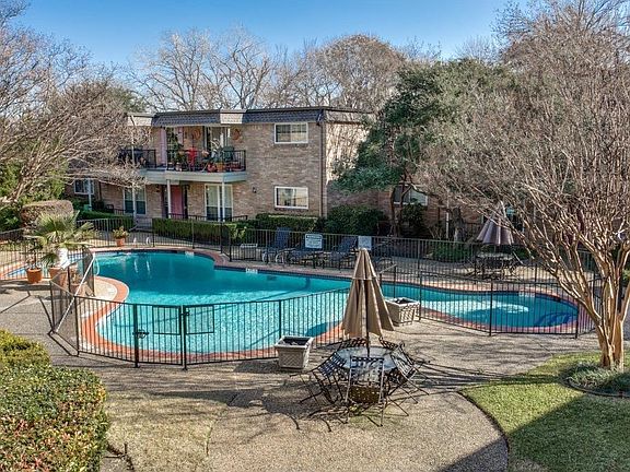 3rd image of 7904 Royal Ln #226
