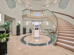 828 Beachview Dr, North Vancouver, BC V7G1R1