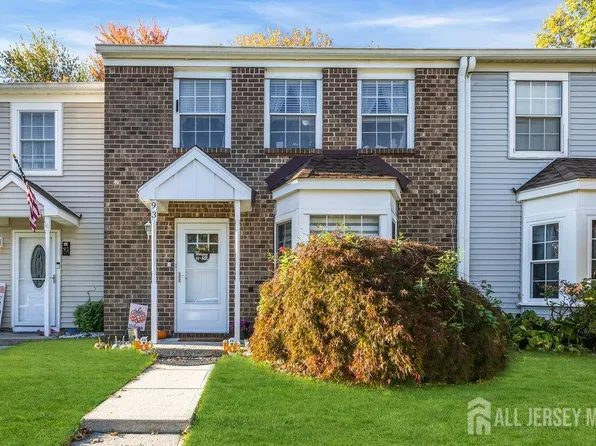 93 Wilshire Ct, Old Bridge, NJ 08857