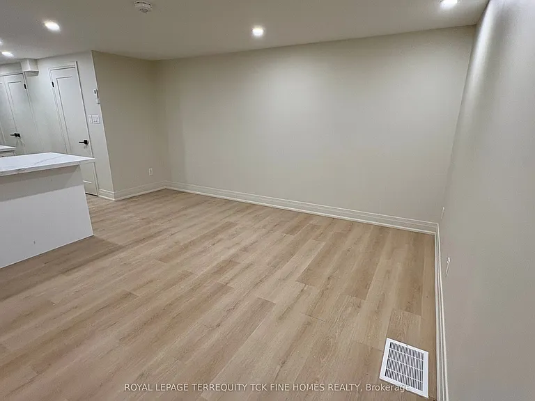 8 Somerset Ave #LOWER — Photo 5