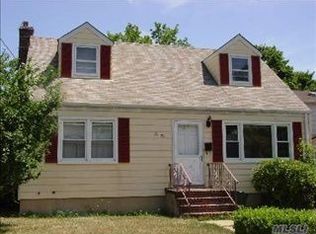 610 N Fulton Ave, Lindenhurst, NY 11757