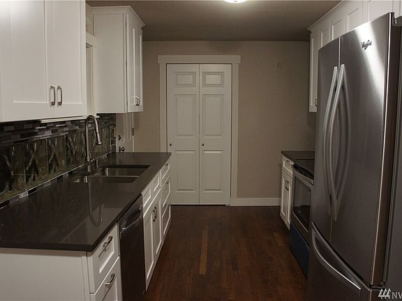 4th image of 4411 94th Pl NE