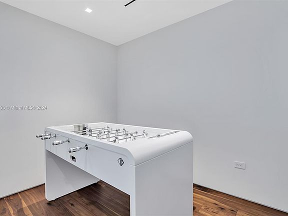 4th image of 100 S Pointe Dr APT 1102