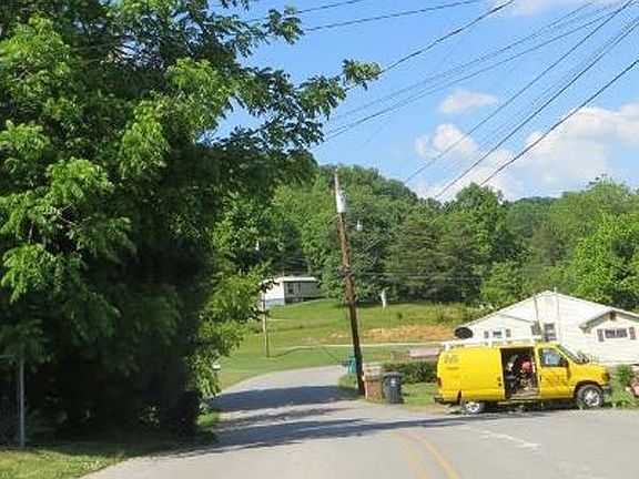 3rd image of 328 Sammons Private Dr