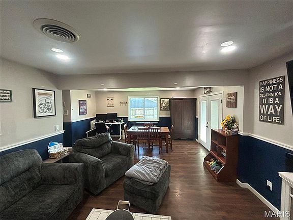 4th image of 209 Bonfoy St