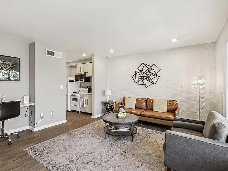 128 South 5th Avenue — Photo 77