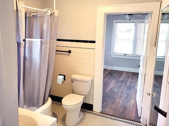 4th image of 2202 N Glenwood Dr