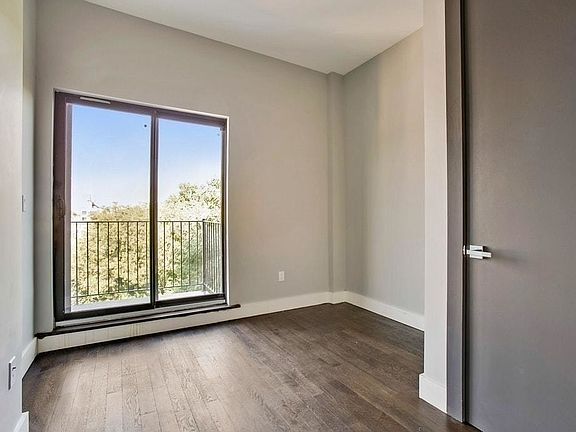 4th image of 441 Franklin Ave #3B