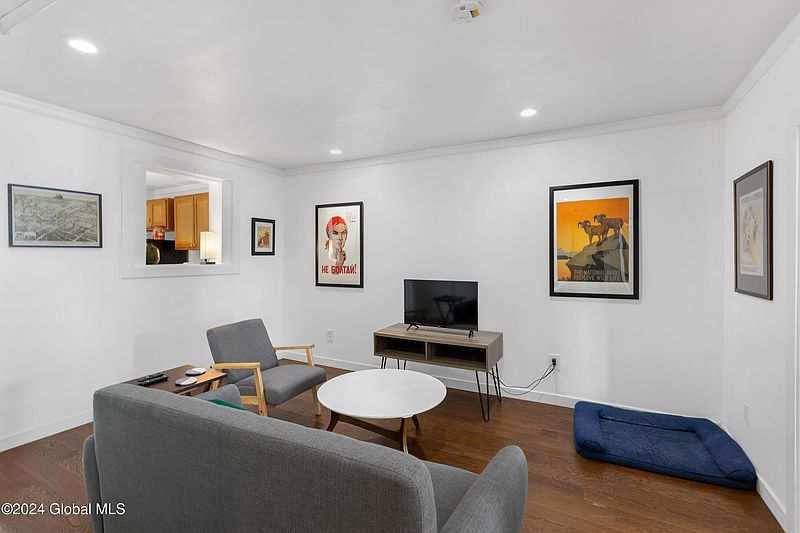 5th image of 64 Jefferson St