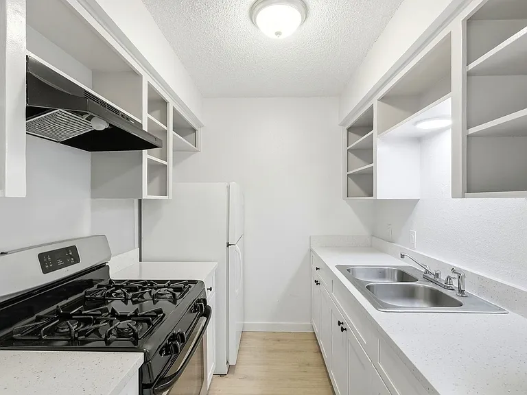 2319 Greenfield Pkwy — Photo 12
