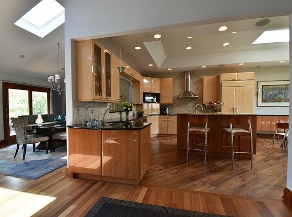 4th image of 156 Briarwood N