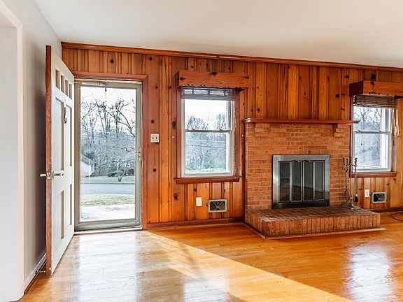 3rd image of 1140 Heath Ave