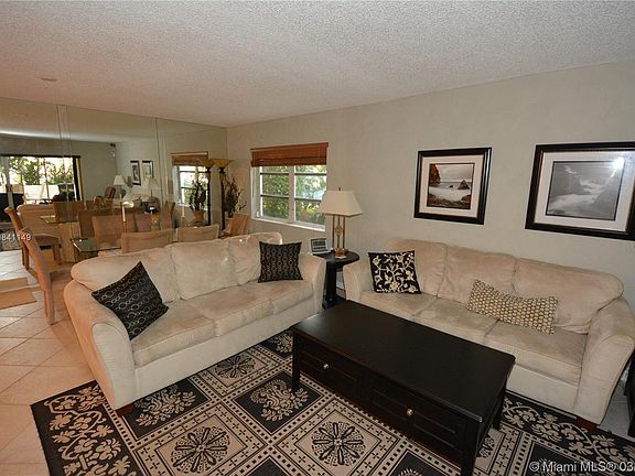 5th image of 211 Seabreeze Cir #211