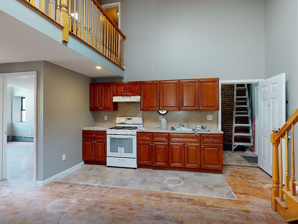 1st image of 27 Caroline St #1