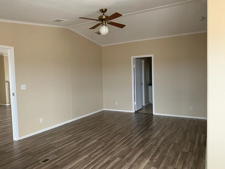 13508 Pfluger Berkman Ln — Photo 16