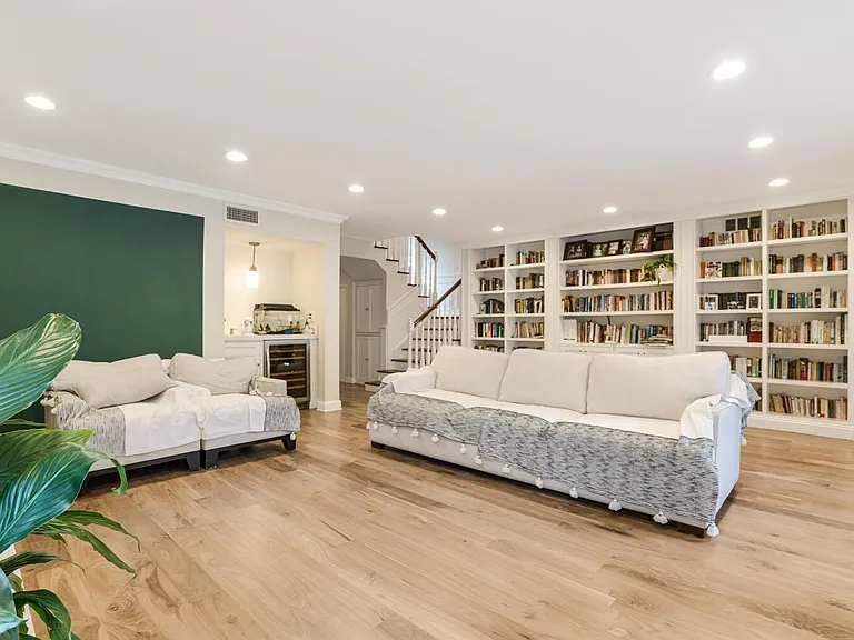 4415 Conchita Way — Photo 20
