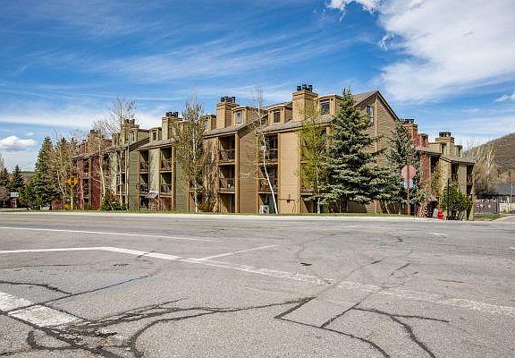 2nd image of 1530 Empire Ave #111
