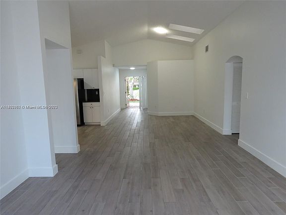 4th image of 16582 NW 6th St