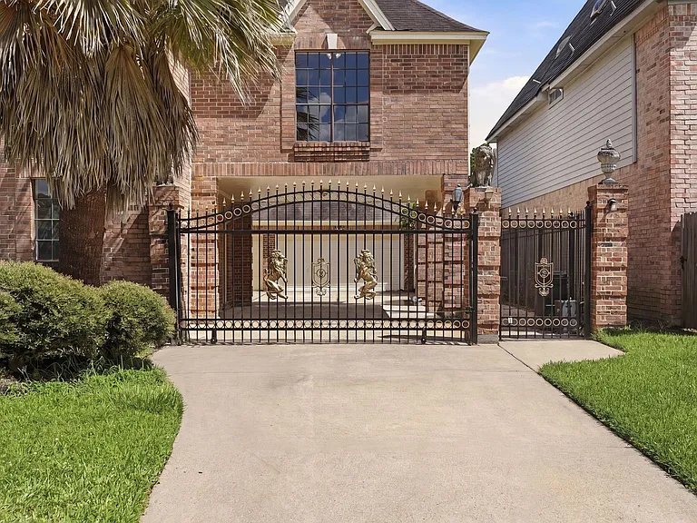 7611 Naremore Dr — Photo 2