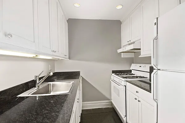 Rented by Sotheby's International Realty | media 12