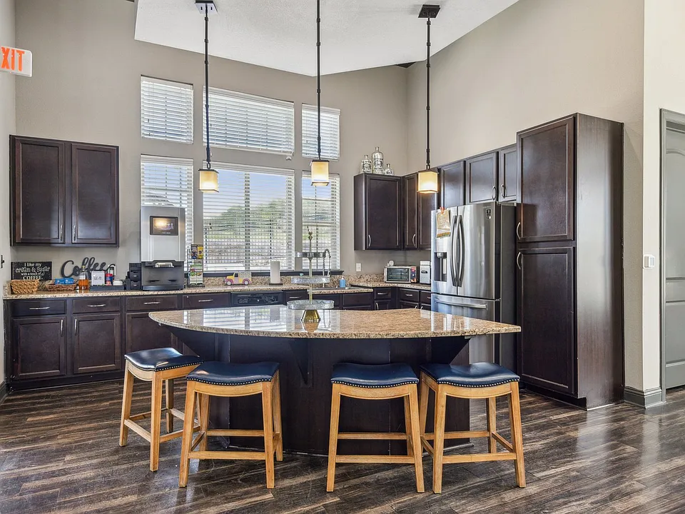 Clubhouse Kitchen Lounge at Overlook at Stone Oak Park Apartments, San Antonio, 78258
