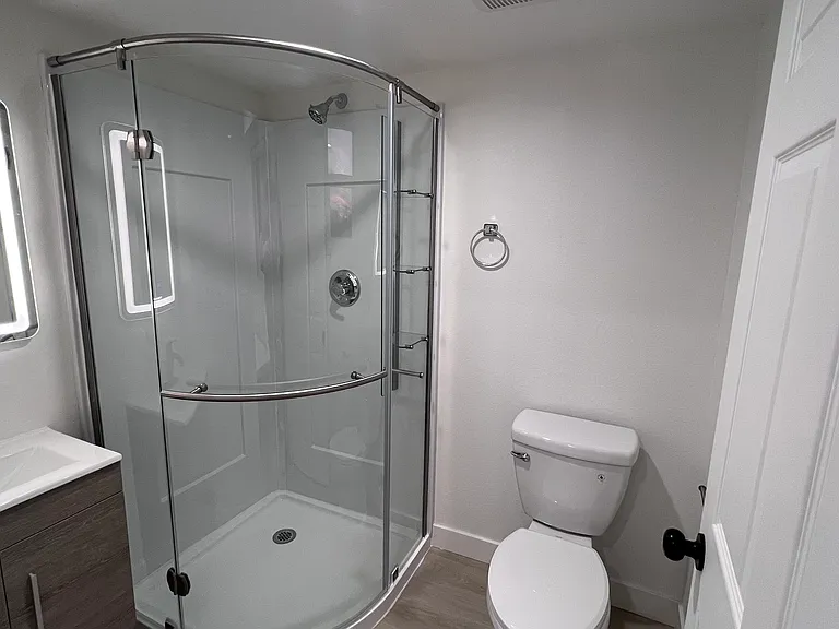 1224 W 37th Pl — Photo 68