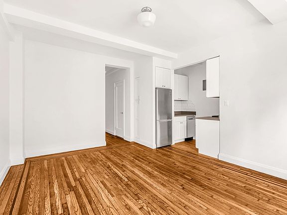 3rd image of 208 W 23rd St APT 305