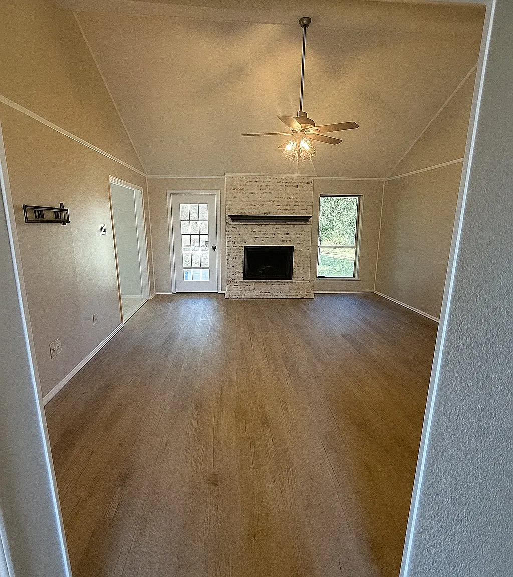 332 Marty Cir — Photo 4