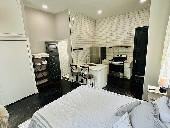4th image of 2128 Saint James Ave APT 1
