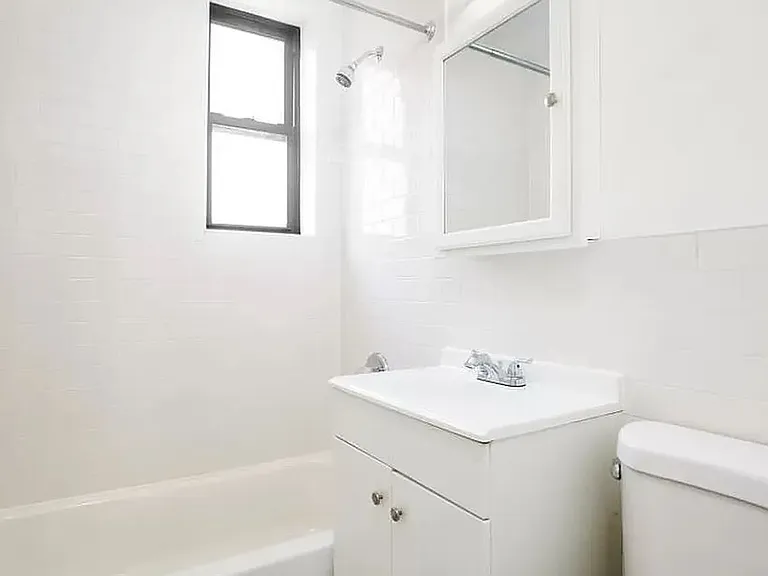 3049 Crescent St #H1D3 — Photo 3
