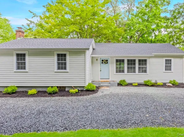 28 Christian Avenue, Setauket, NY 11733