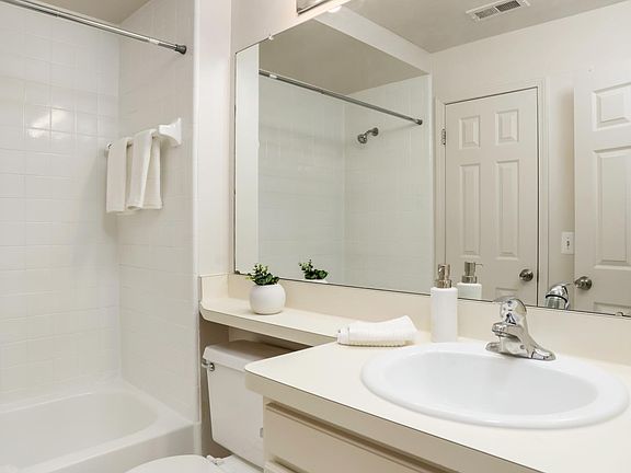 2nd image of 891 Novi Rd #891