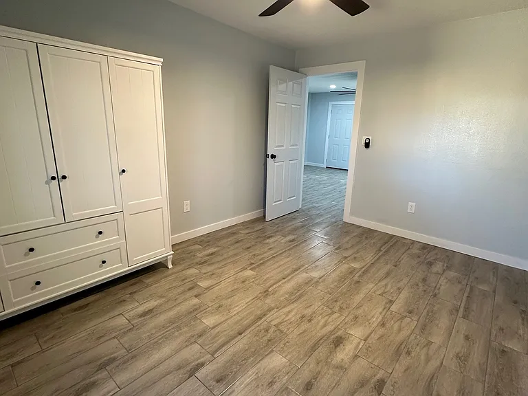 103 N Lovers Ln #A — Photo 21