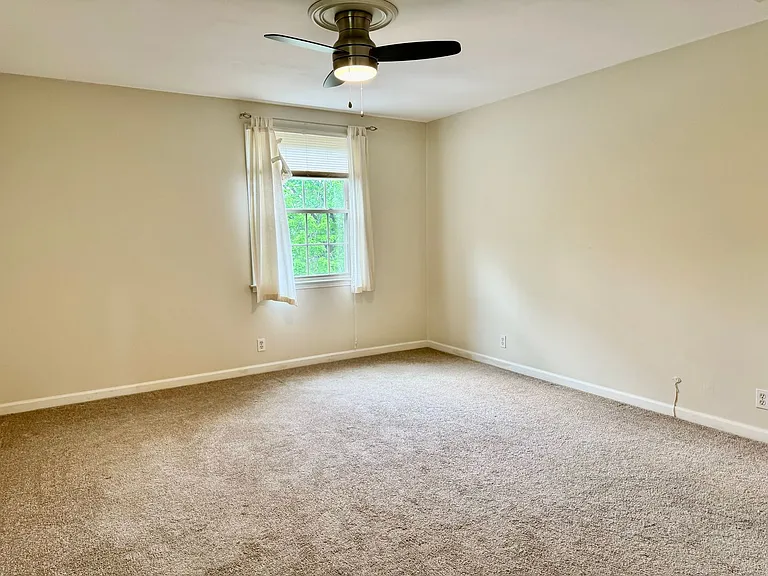 214 London Ln — Photo 20