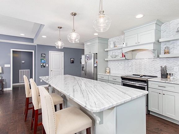 4th image of 710 Pleasant Meadow Ln