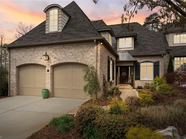 37 Creswell Ct, Greensboro, NC 27407