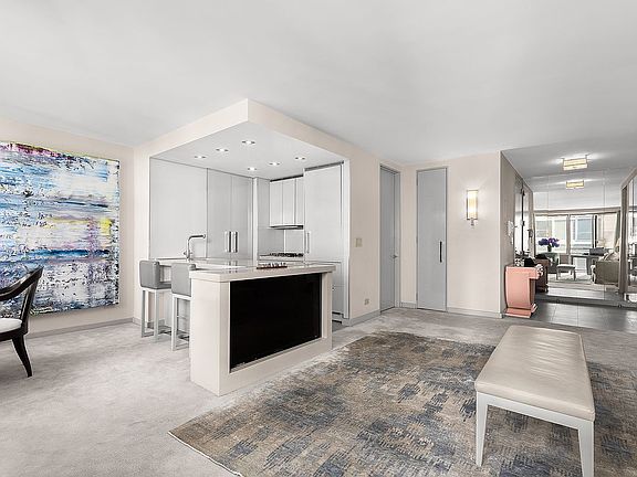 4th image of 161 W 61st St APT 9C