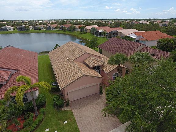2nd image of 358 NW Sunview Way