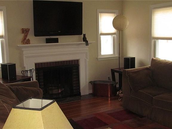4th image of 722 Cherry St