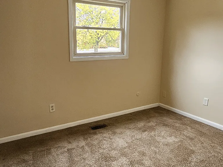 5399 Sedalia Dr — Photo 4