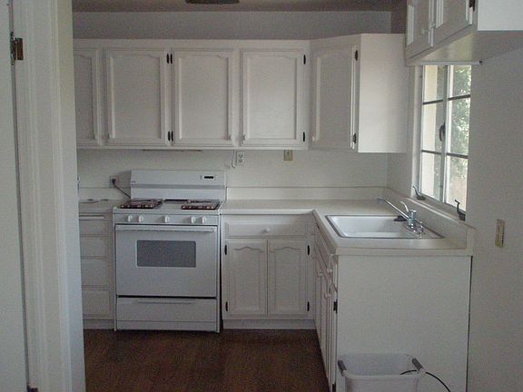 5th image of 2446 N Thorne Ave