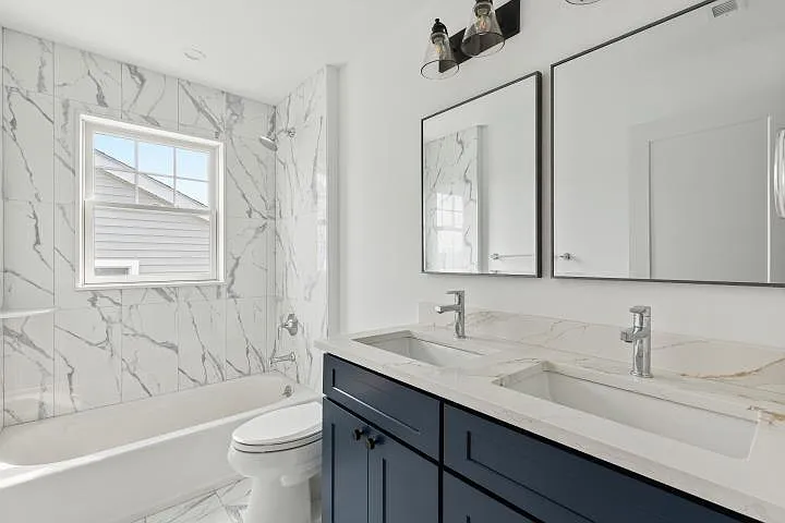 109 Park Ave E — Photo 16