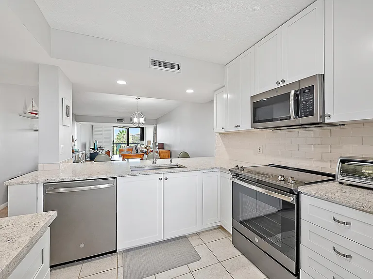 301 S Seas Dr #305 — Photo 6