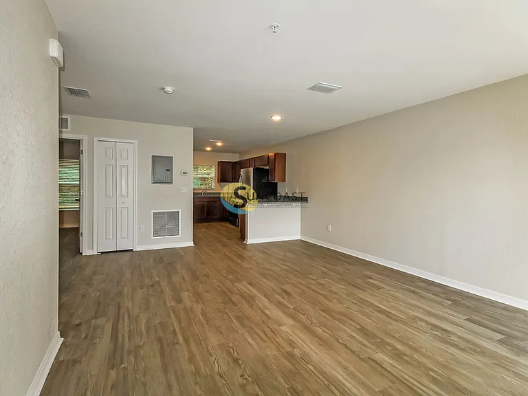 2103 NE 78th Ln — Photo 6