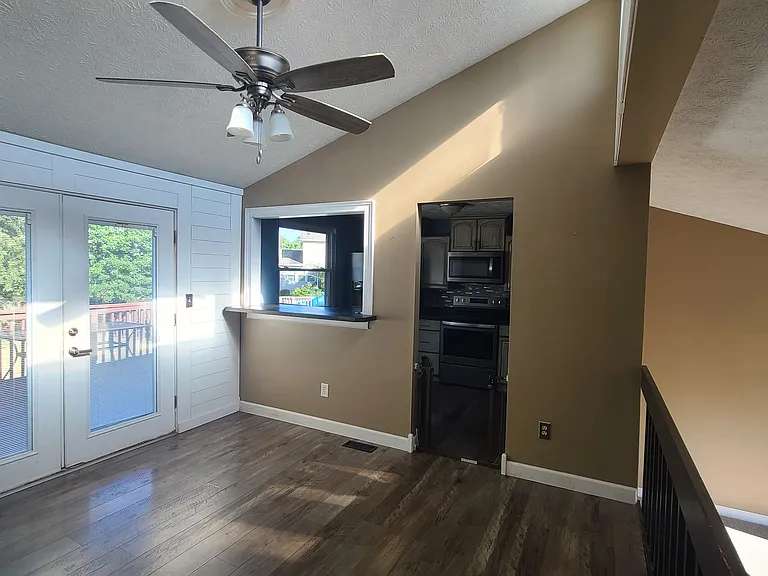 9820 Aylesworth Ln — Photo 11