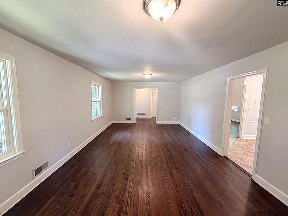 3rd image of 927 Greenlawn Dr