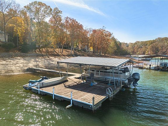 4th image of 360 Lake Club Cir