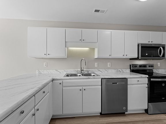5th image of 2150 Oak Bend Dr #B